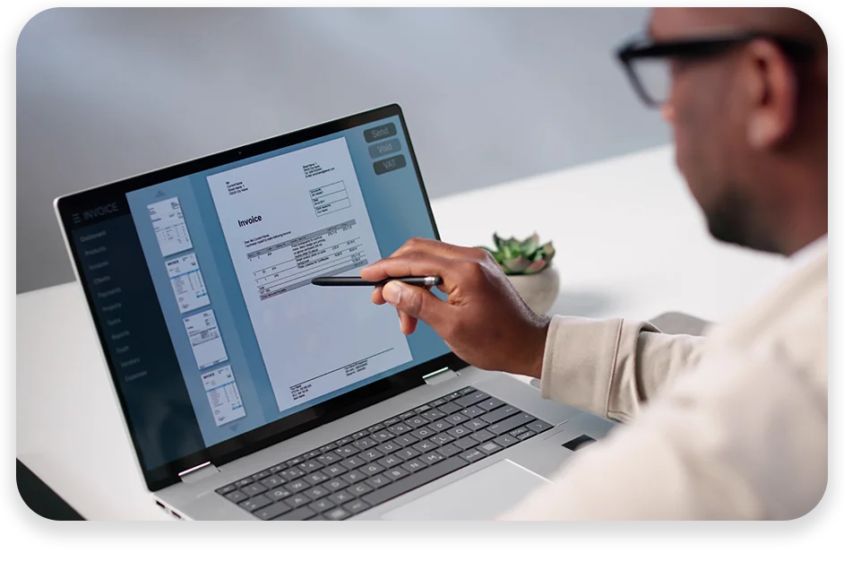 DA-Photo-with-two-patterns-three-modules1 A conference room with three businessmen collaborating and the text "Rude errors by 52%".