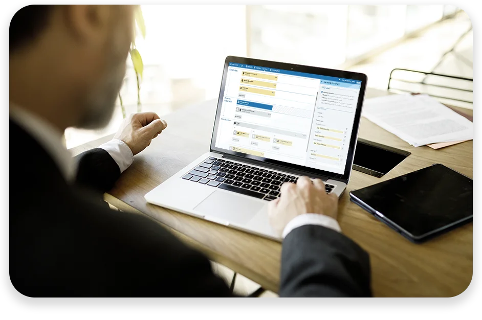 DA-Photo-with-two-patterns-three-modules1 A conference room with three businessmen collaborating and the text "Rude errors by 52%".