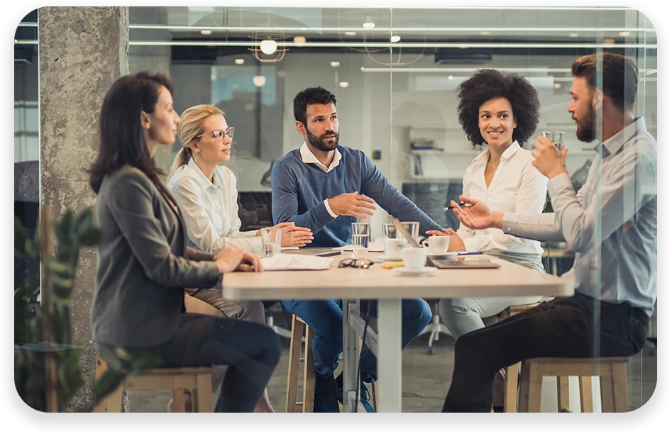 DA-Photo-with-two-patterns-three-modules1 A conference room with three businessmen collaborating and the text "Rude errors by 52%".